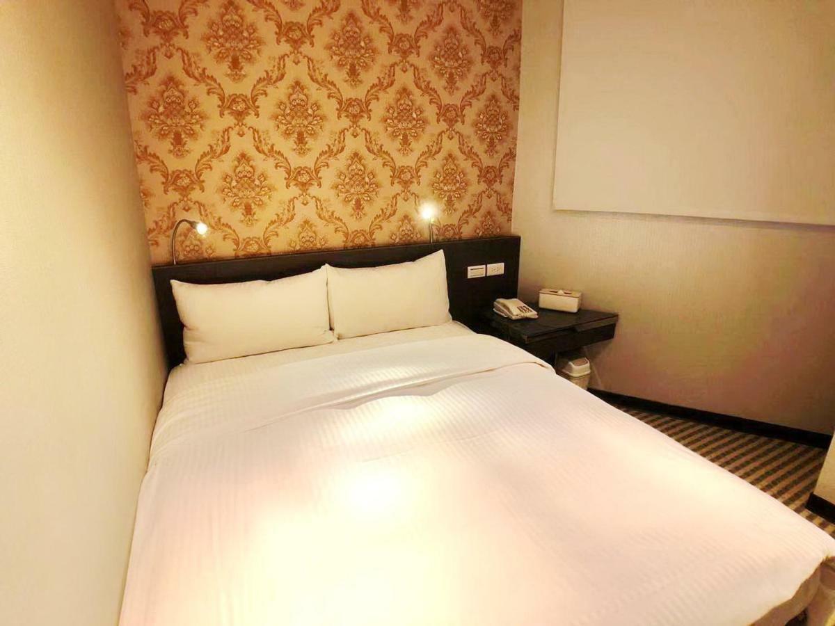 Red 13 Apartment Taipei Luaran gambar