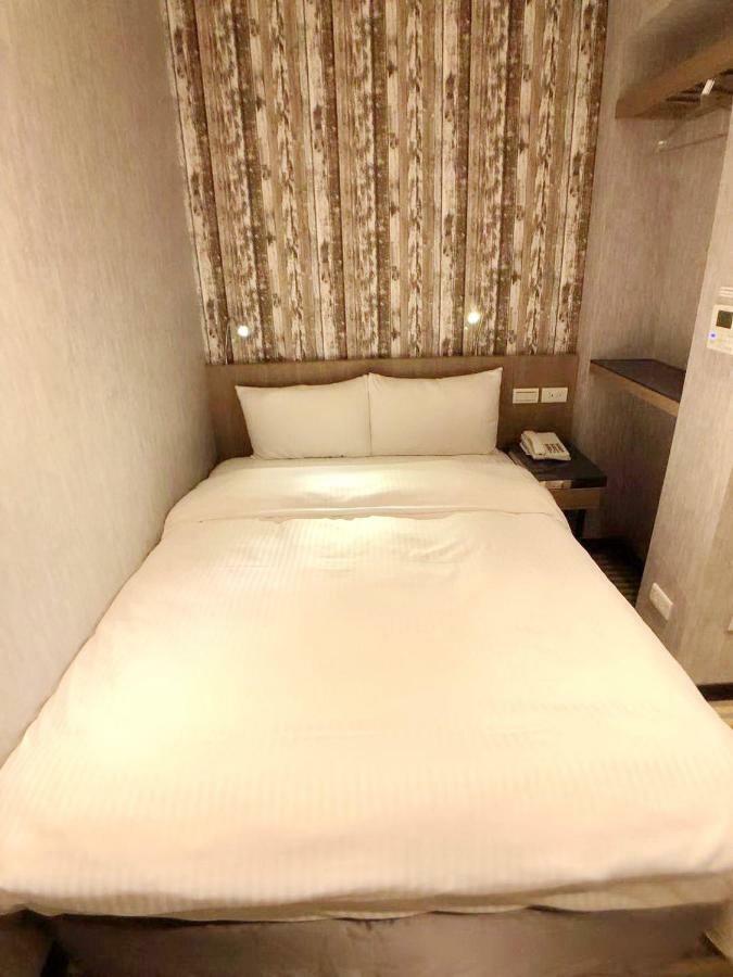 Red 13 Apartment Taipei Luaran gambar